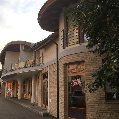 Konde Apartments B Dunajská Streda Zewnętrze zdjęcie