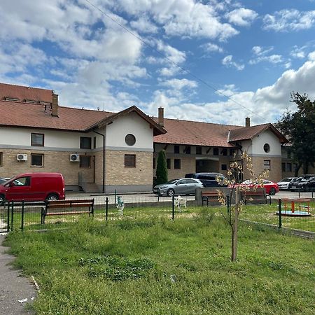 Konde Apartments B Dunajská Streda Zewnętrze zdjęcie