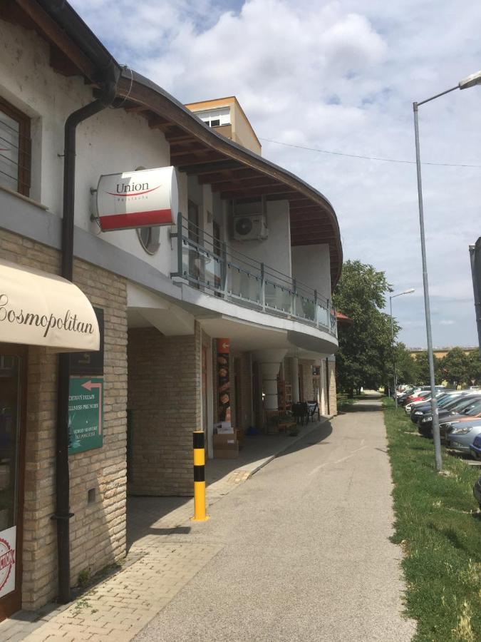 Konde Apartments B Dunajská Streda Zewnętrze zdjęcie